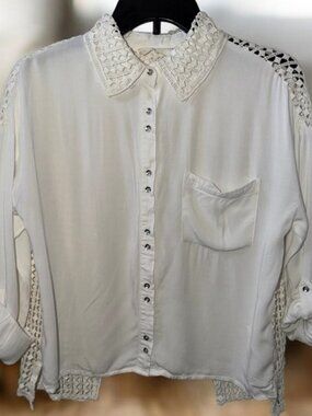 Dance & Marvel White Lace Back Blouse - Boho Crochet High Low Top - EUC